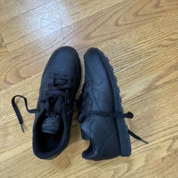 New Reebok Boys Sneaker Size 3