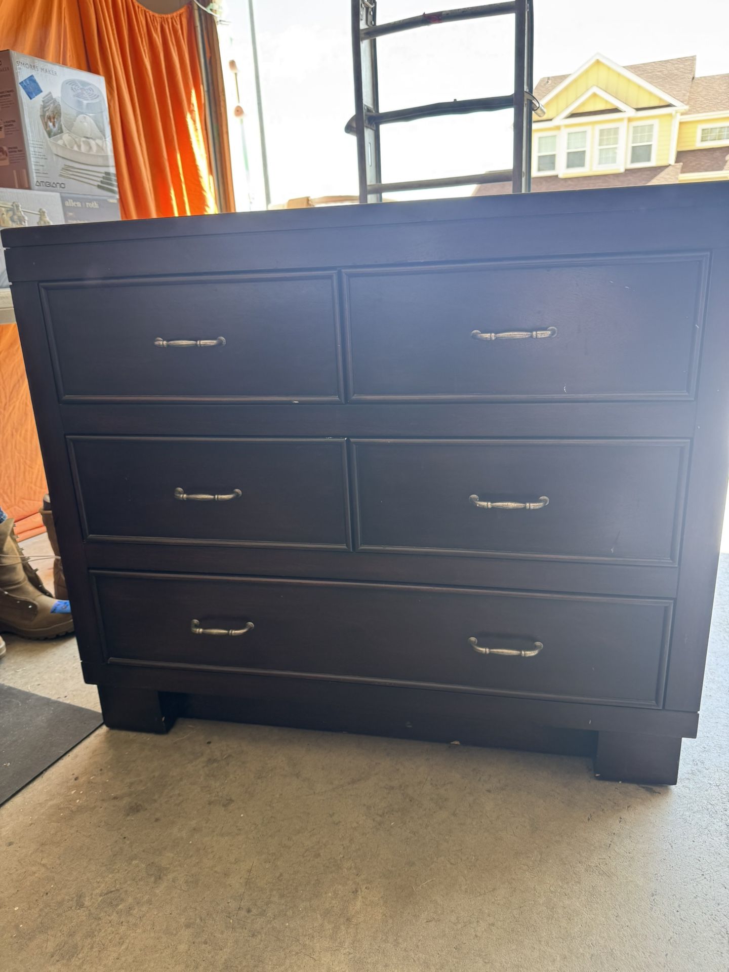 Dresser