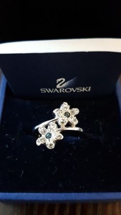 Swarovski flower ring size 5.25