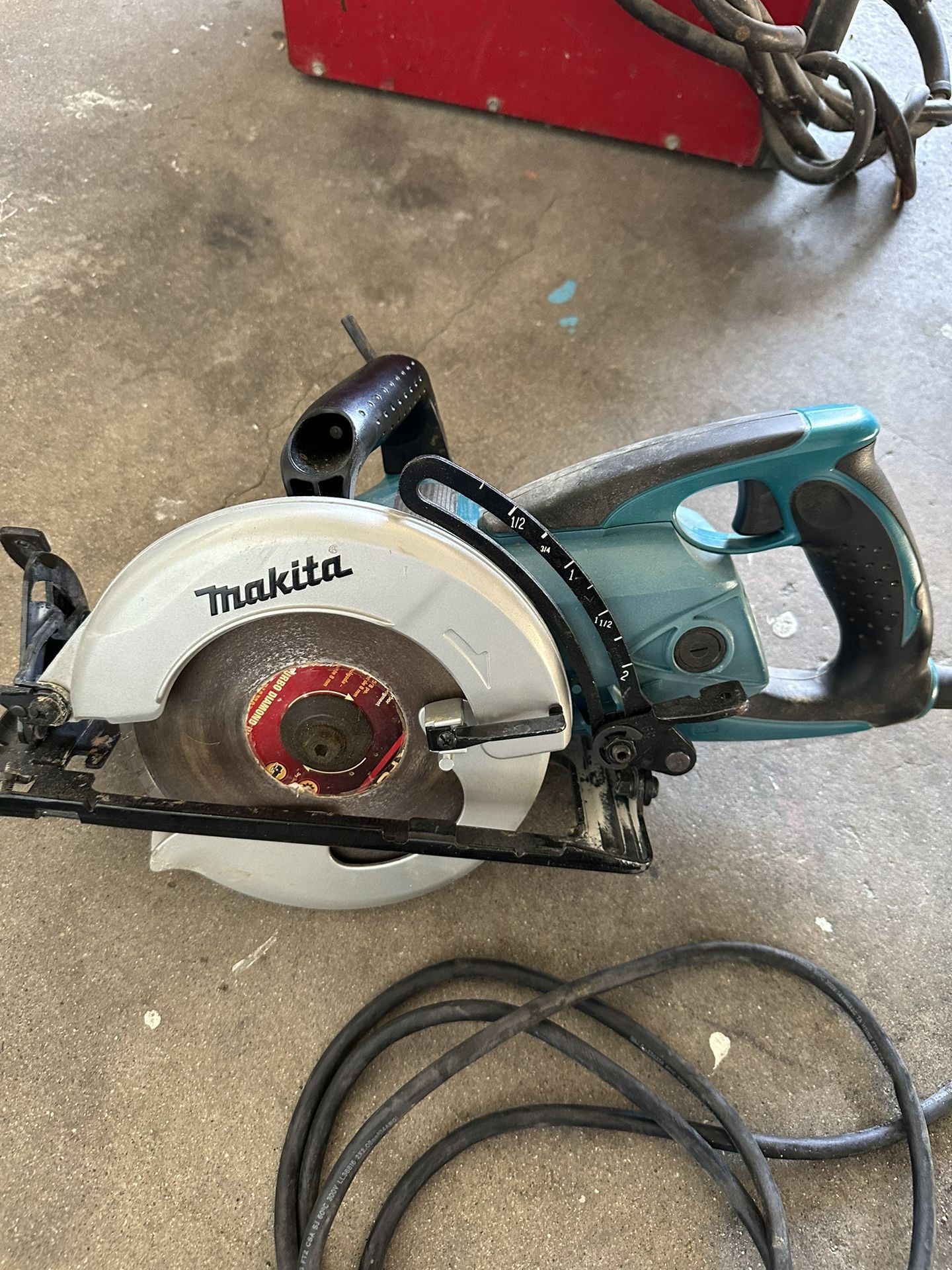 15 Amp 7 1/4 in. Corded Hypoid Circular Saw with 51.5 degree Bevel Capacity and 24T