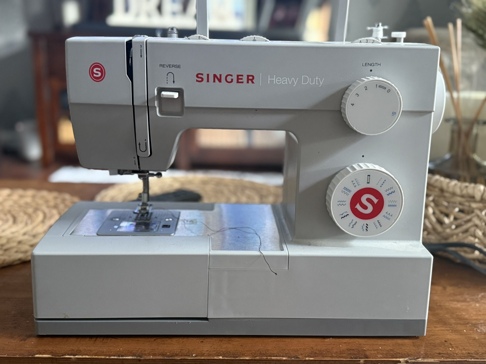 SINGER Heavy Duty 4423 Sewing Machine