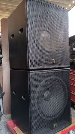Dj Speaker Powered  Subwoofer 18" inch Works  Great And Sound Amazing, 2000 Thousand Watts, Mucho Bass $598 Each or Best offer mucho bass 🔇