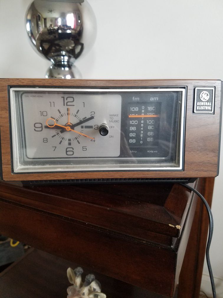 GE antique radio alarm clock