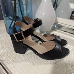 GIANI BERNINI memory Foam Heels , Size 6.5 , Used Once Perfect Conditions 