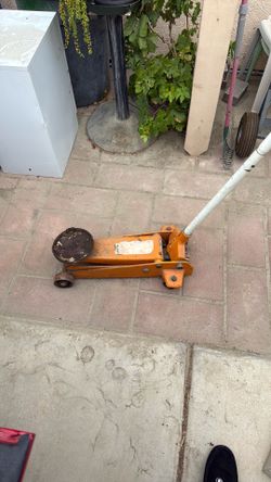 Hydraulic heavy duty floor jack
