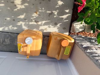 Chlorine containers