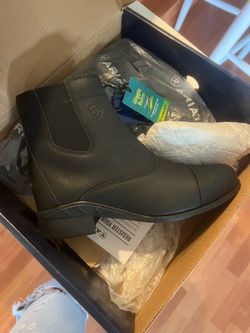 Girls ARIAT riding boots-size 4