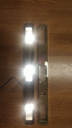 CABINET LIGHTS with 3 Bulbs 2 Brightnesses