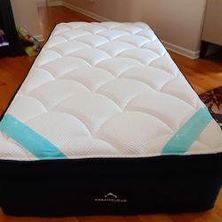 Dreamcloud Premier Twin XL Mattress