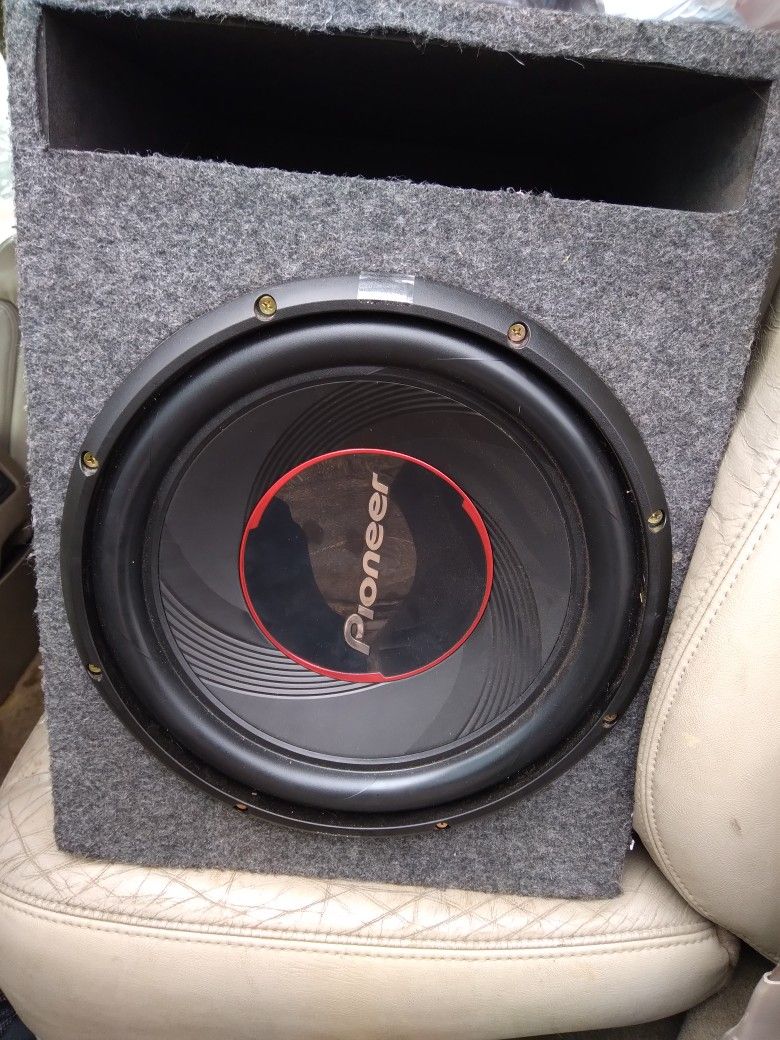 Daul Touchscreen, Boss Audio Amp And 12 Inch Pioneer
