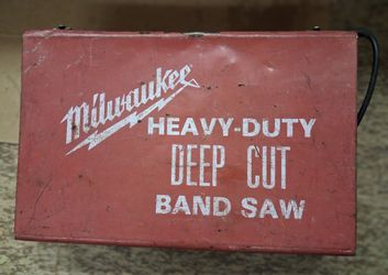 Milwaukee Heavy-Duty Deep Cut Band Saw