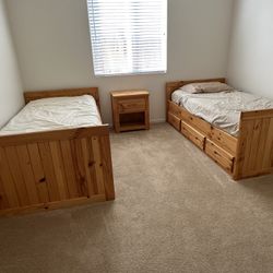 2 Twin Beds And Night Stand 