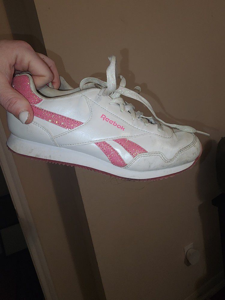 Big Girls Reebok Tennis Shoes Size 4.5