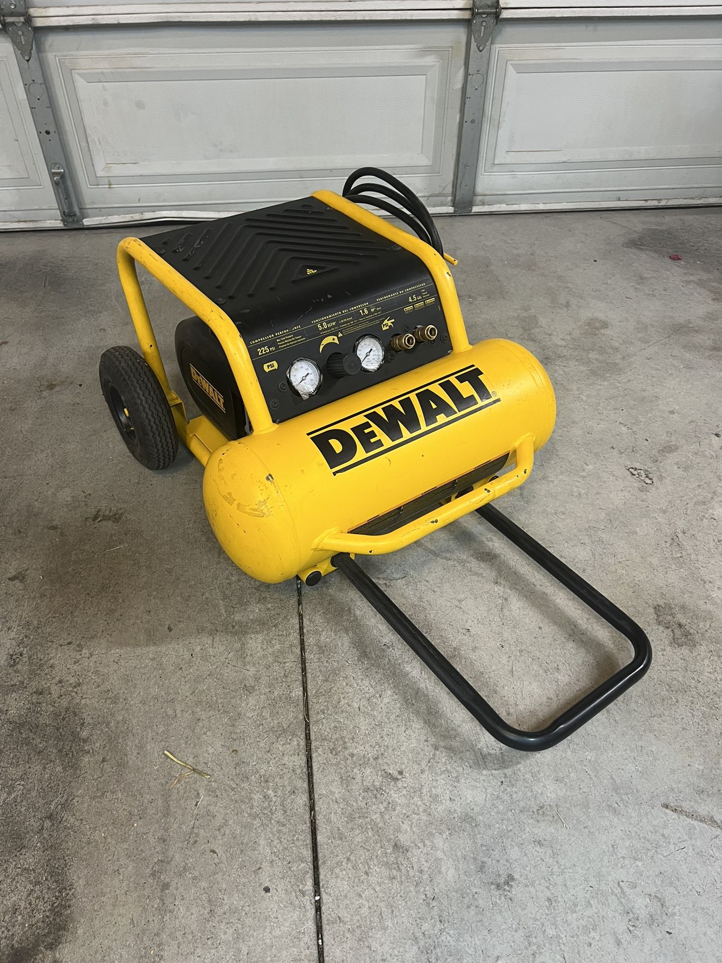 DEWALT 4.5 Gal. Portable Electric Air Compressor (Has Slow Air Leak)