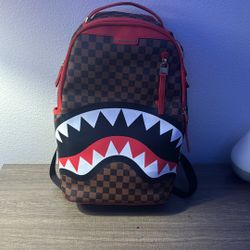 ALL OR NOTHING SHARKS IN PARIS BACKPACK (DLXV)
