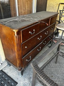 Drawer chest is