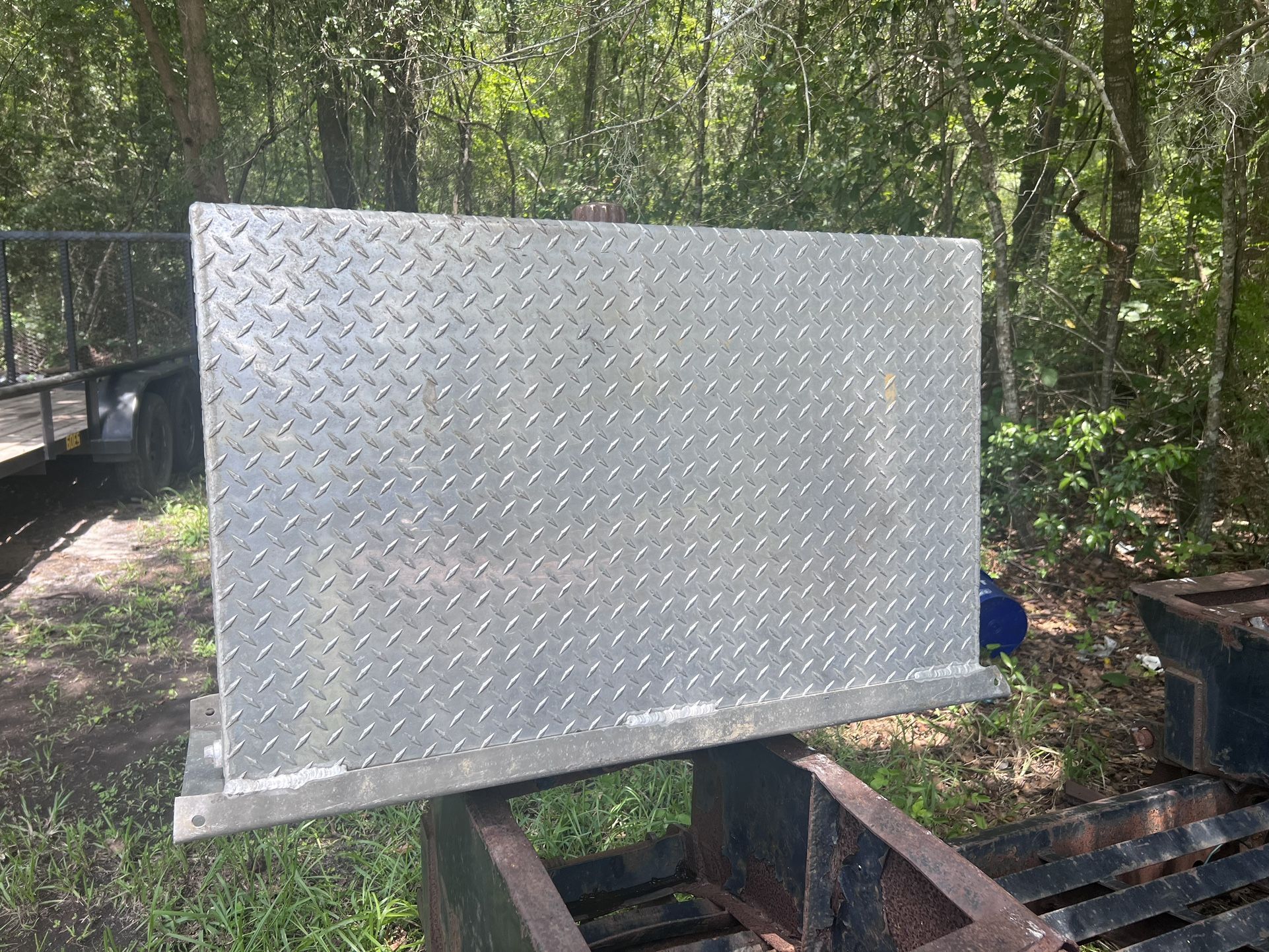 75 Gallon Diamond Plate Aluminum Water/ Fuel Tank