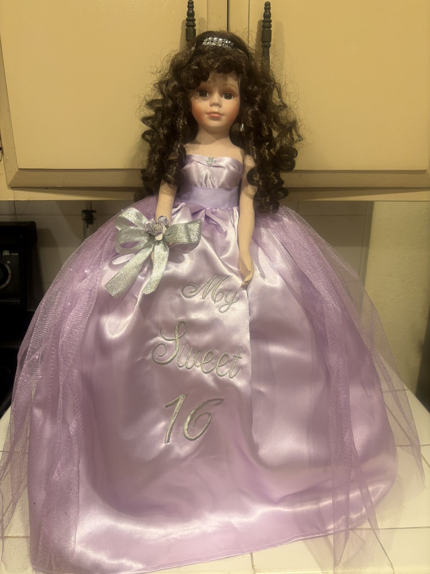 24 “porcelain Doll Sells on other sites for $225 Amazing buy 