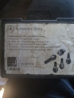 Mercedes Benz wheel lock set