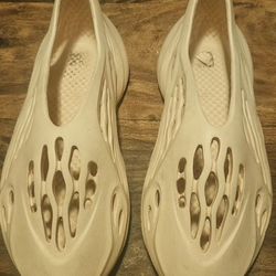 adidas Yeezy Foam Runner – Size US 10 / EU 44 – Bone/Sand – Pre-Owned