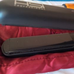Like NEW ✨ Professional Hair Straightener ✨