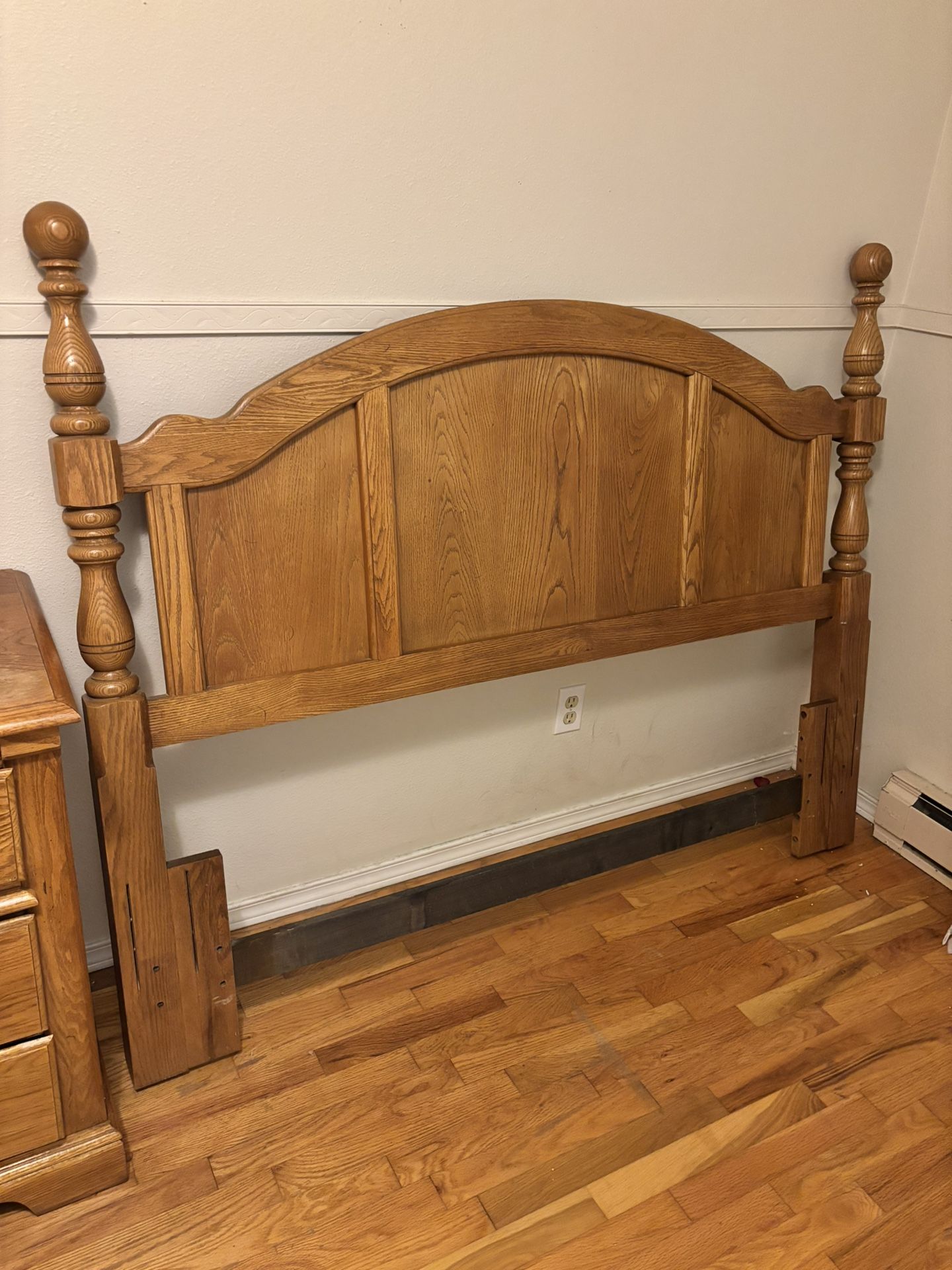 Full/queen Thomasville Oak Headboard Dresser Mirror 