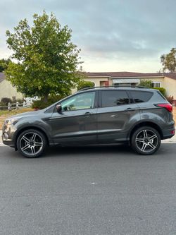 2019 ford escape 75kmiles   Clean Title with Smog Check  Back camera, leather seats  smart lock, push button touchscreen perfect condition bring your 