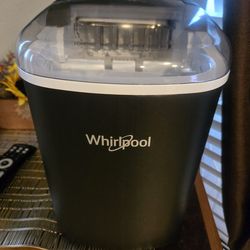 Ice maker like new whirlpool