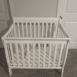Title: White Mini Baby Crib – Fair Condition