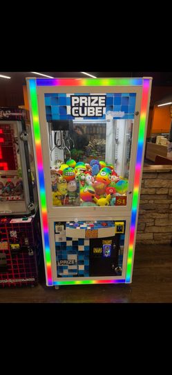 PRIZE CUBE CLAW CRANE MACHINES WORKS GREAT 