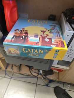 CATAN JUNIOR NEW IN SEALED BOX GAME-KLAUS TEUBER-FLEDGLING SWASHBUCKLERS-GIFT?