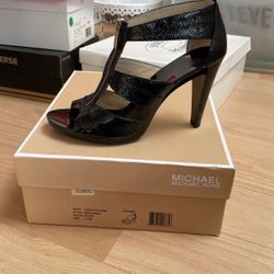 MICHEAL KORS PUMP