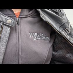 Woman’s Leather Harley Davidson