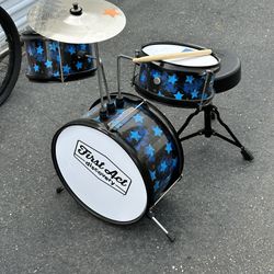 Child's drum set never used