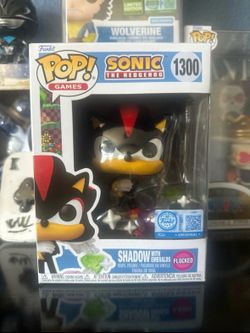 Funko Pop! Sonic The Hedgehog - Shadow With Emerald #1300 (Flocked) Hot Topic Exclusive