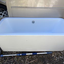 FULL SIZE BATH TUB/COLD PLUNGE