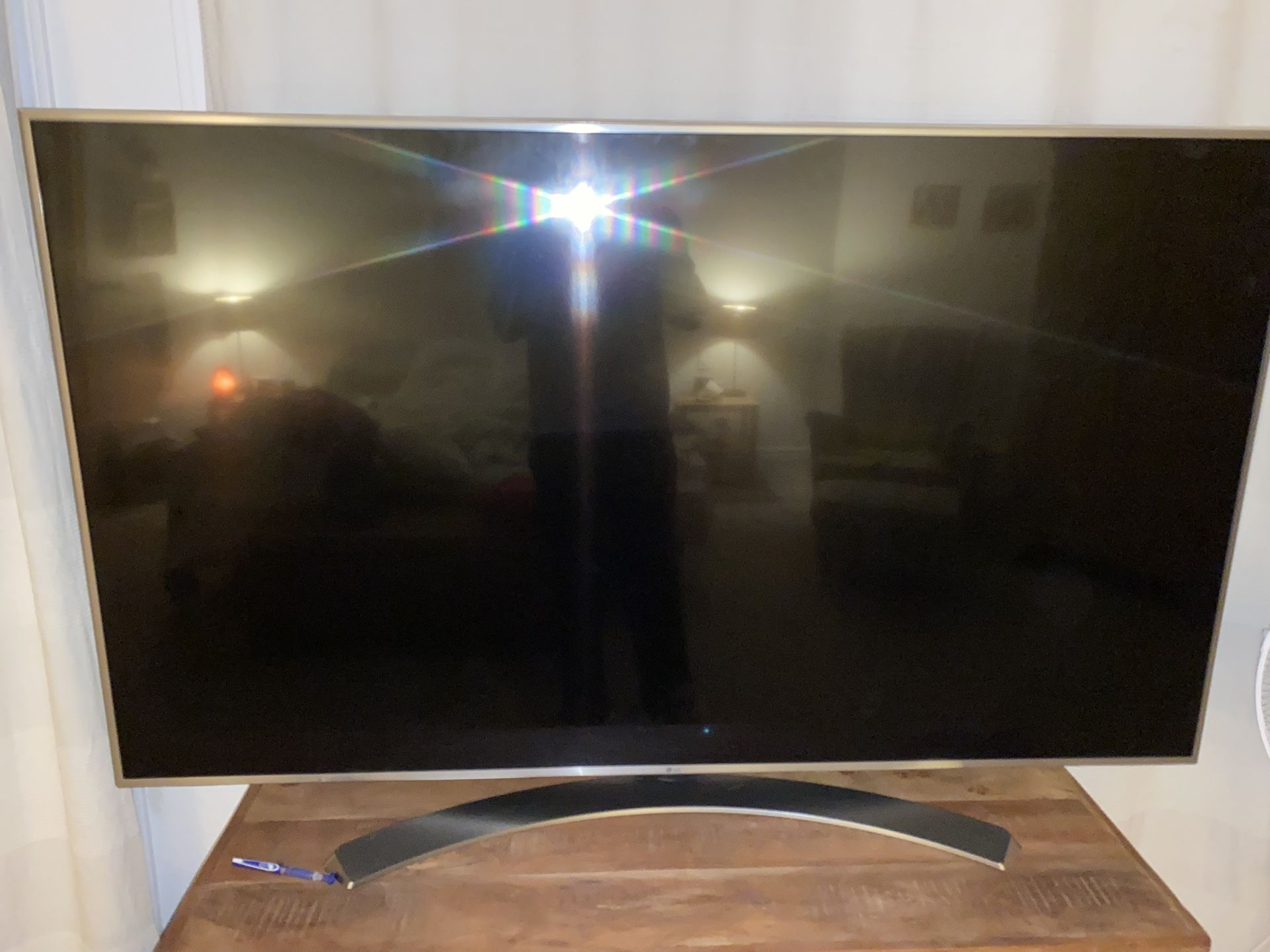 65” LG TV Model 65UH7700