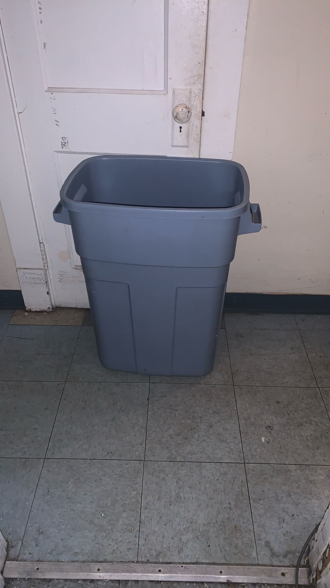 Rubbermaid BIG Container