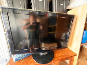LG 42” 1080p LED-Backlit LCD TV 240Hz – Model 42LH90-UB