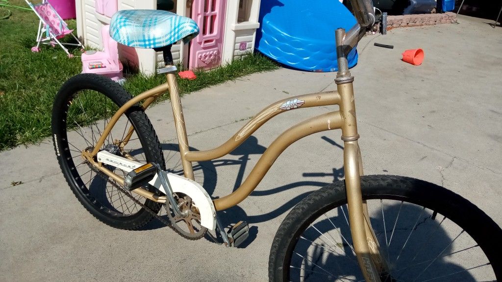 24" Gold Huffy Step Through Beach Cruiser 35$