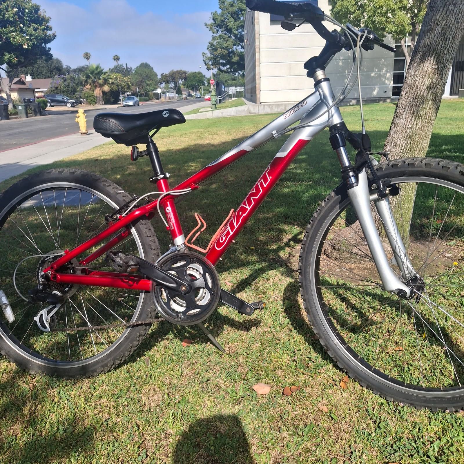 GIANT 21- Speed Mountain Bike In Excellent. Condition