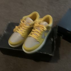 Nike Dunkes Canary, Yellow, And Gray Not Used 