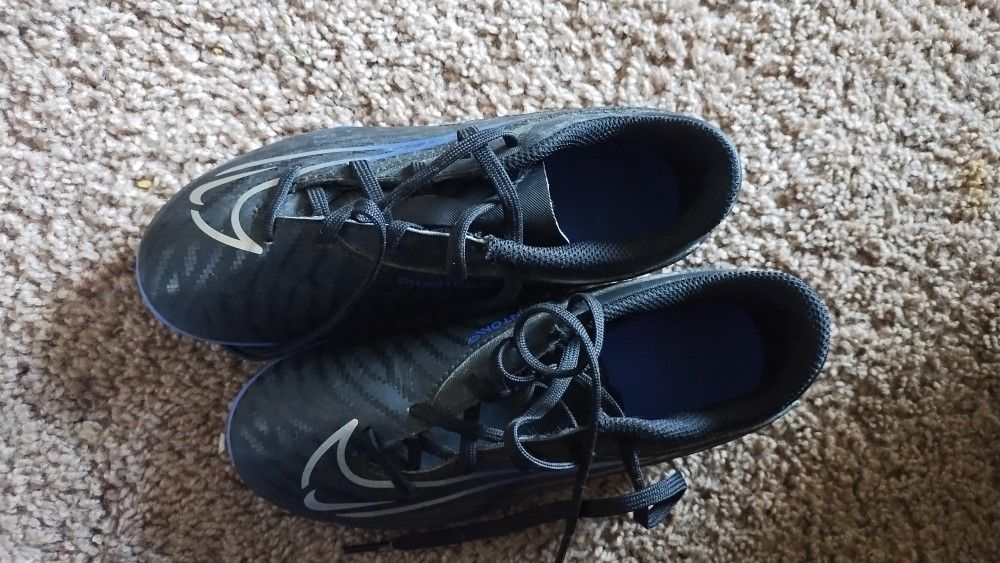 Youth nike phantom soccer cleats