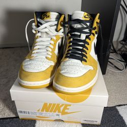 Nike Air Jordan 1 High Yellow Ochre - Size 10