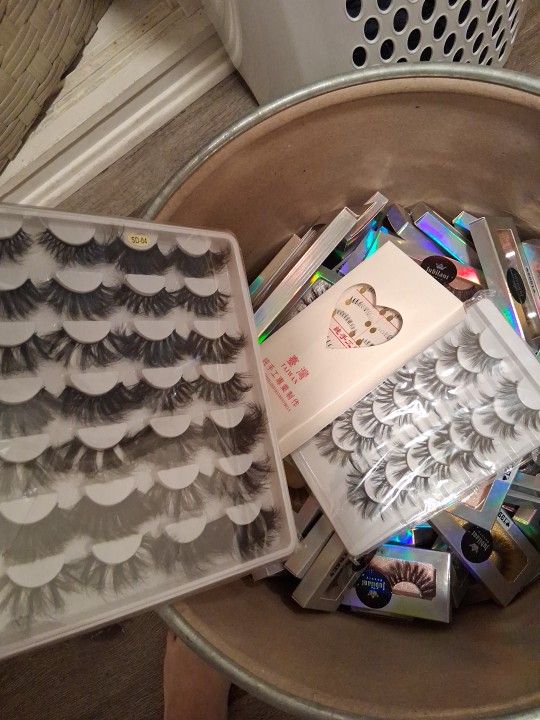 Bucket Full Of Lashes 