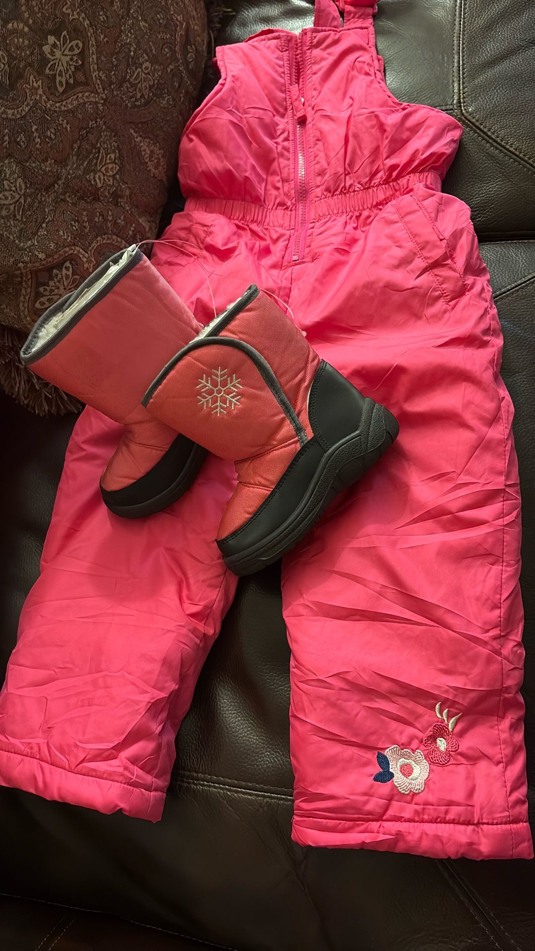 Snow bib 4t and boots Size 9c New