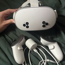Meta Quest 3S VR Headset + Controllers – Like New