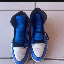 Jordan 1 mid White,black And Light Blue