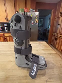 ORTHOPEDIC WALKING BOOT