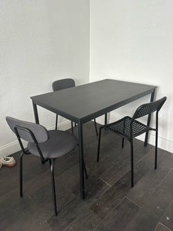 Ikea table and 3 chairs / mesa con 3 sillas